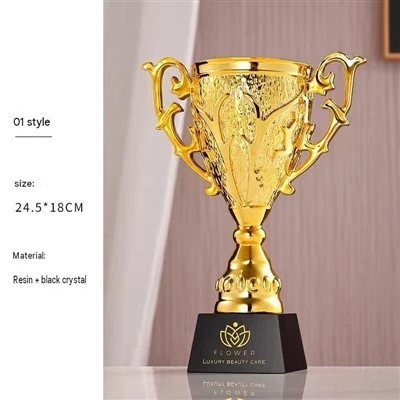Trofeja ar izliektiem rokturiem
