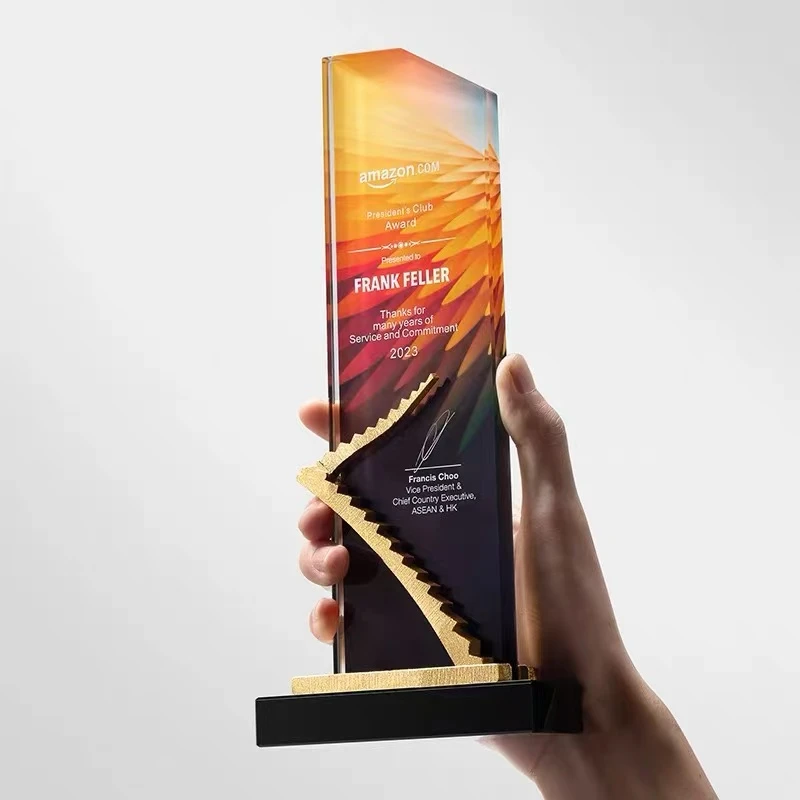 Vertikālā kristāla trofeja